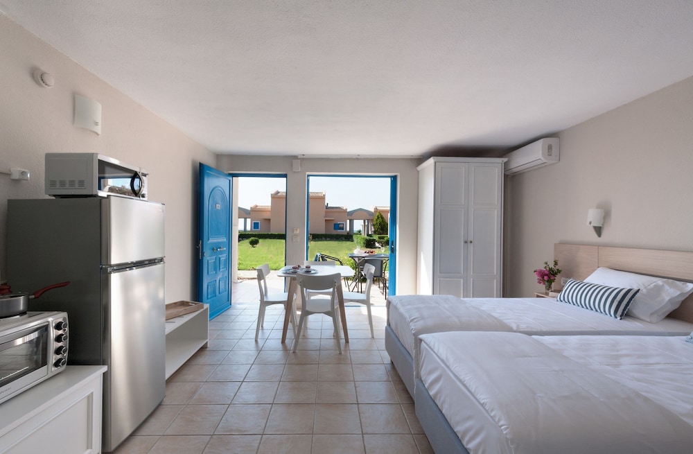 Ammoudia Maisonettes — Hotel rooms in Acharavi, Ionian Islands