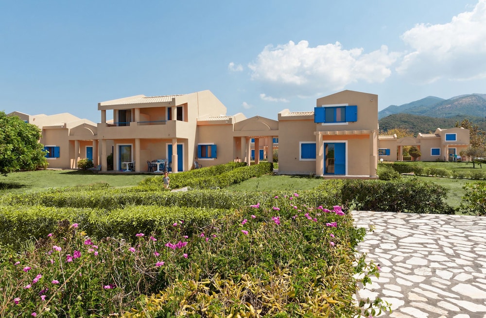 Ammoudia Maisonettes — Hotel building in Acharavi, Ionian Islands