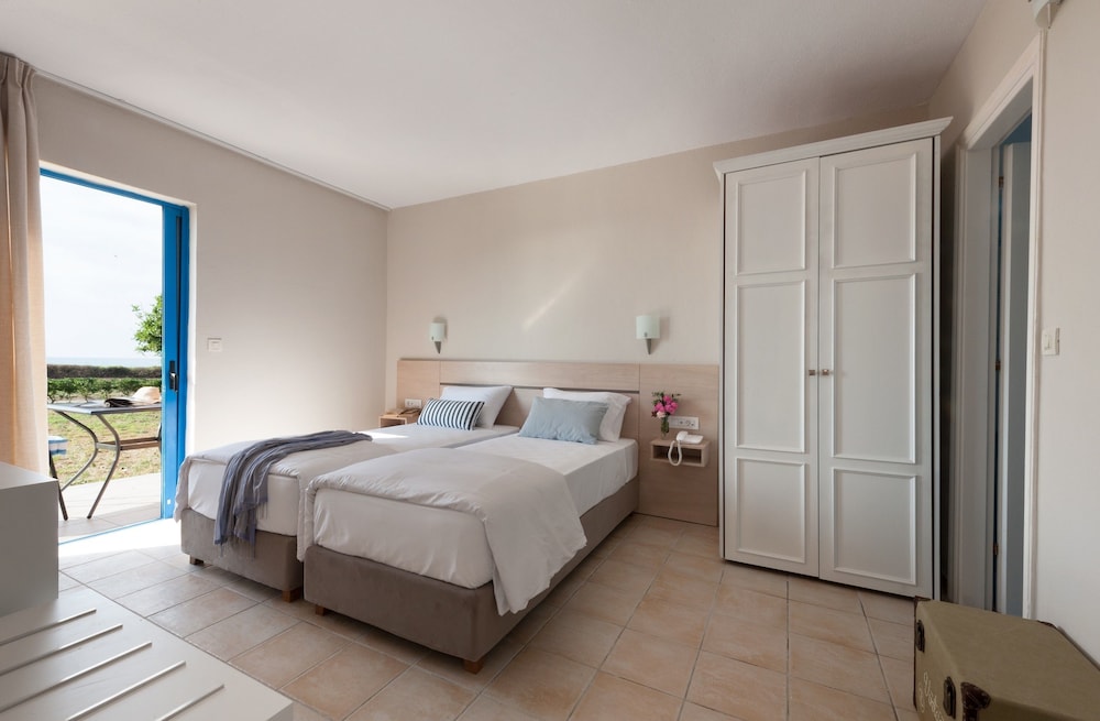 Ammoudia Maisonettes — Hotel rooms in Acharavi, Ionian Islands