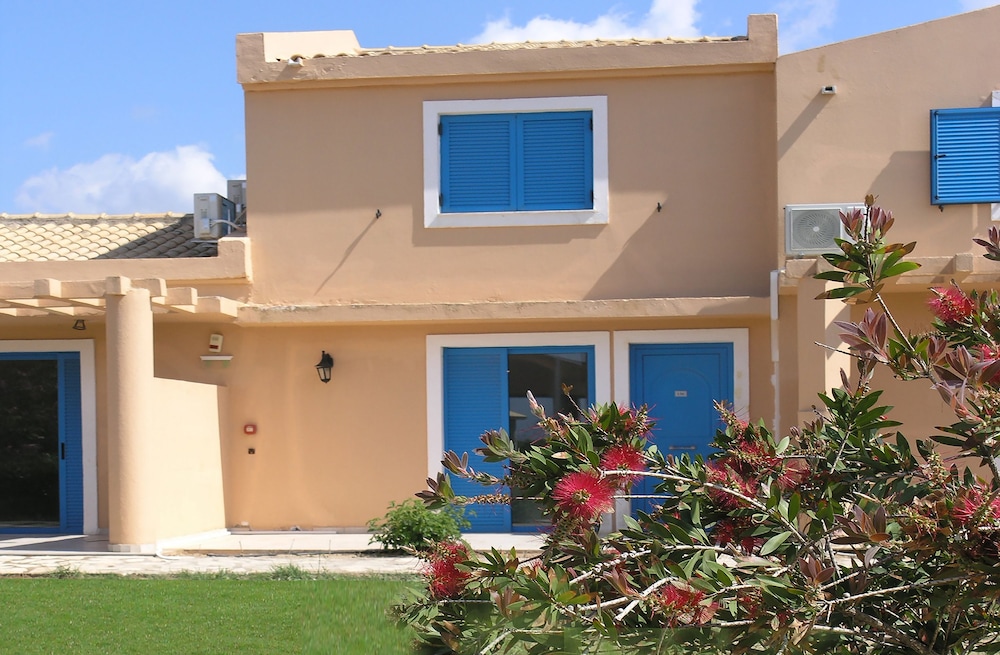 Ammoudia Maisonettes — Hotel building in Acharavi, Ionian Islands