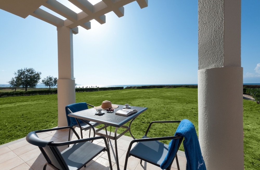 Ammoudia Maisonettes — Hotel building in Acharavi, Ionian Islands