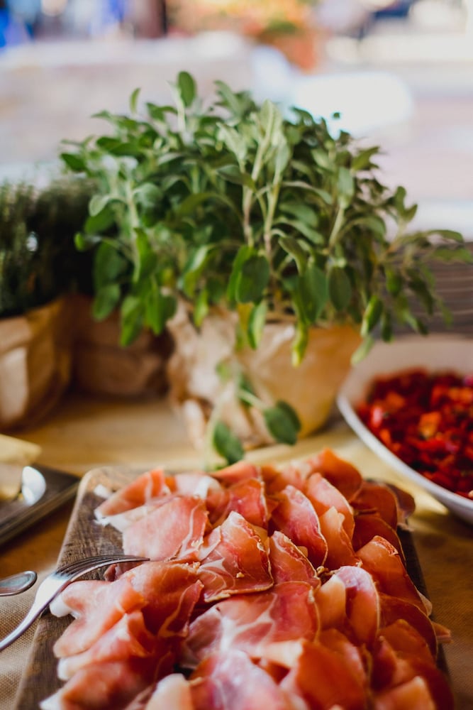 Tenuta Castellare di Tonda — Restaurant & bars in Montaione, Tuscany