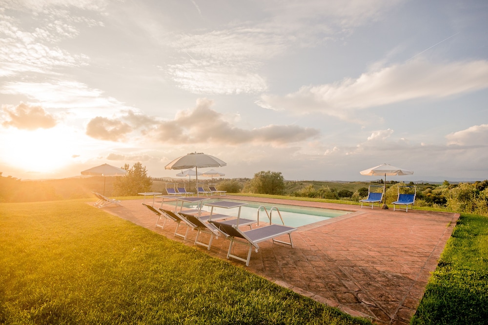 Tenuta Castellare di Tonda — Swimming pool in Montaione, Tuscany