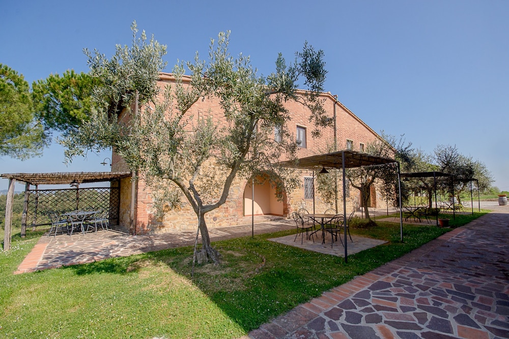 Tenuta Castellare di Tonda — Hotel building in Montaione, Tuscany