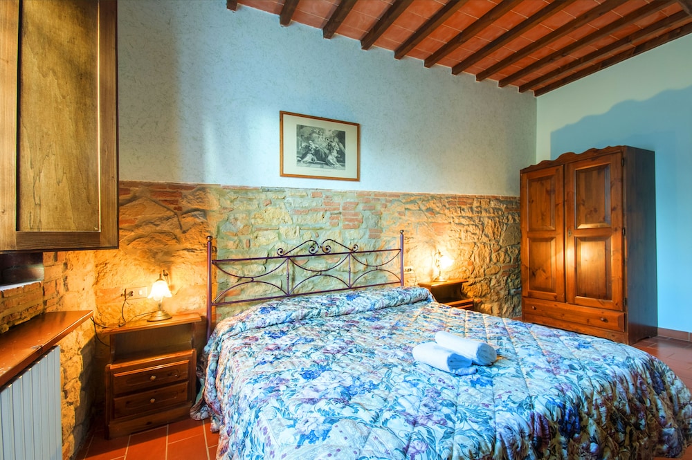 Tenuta Castellare di Tonda — Hotel rooms in Montaione, Tuscany