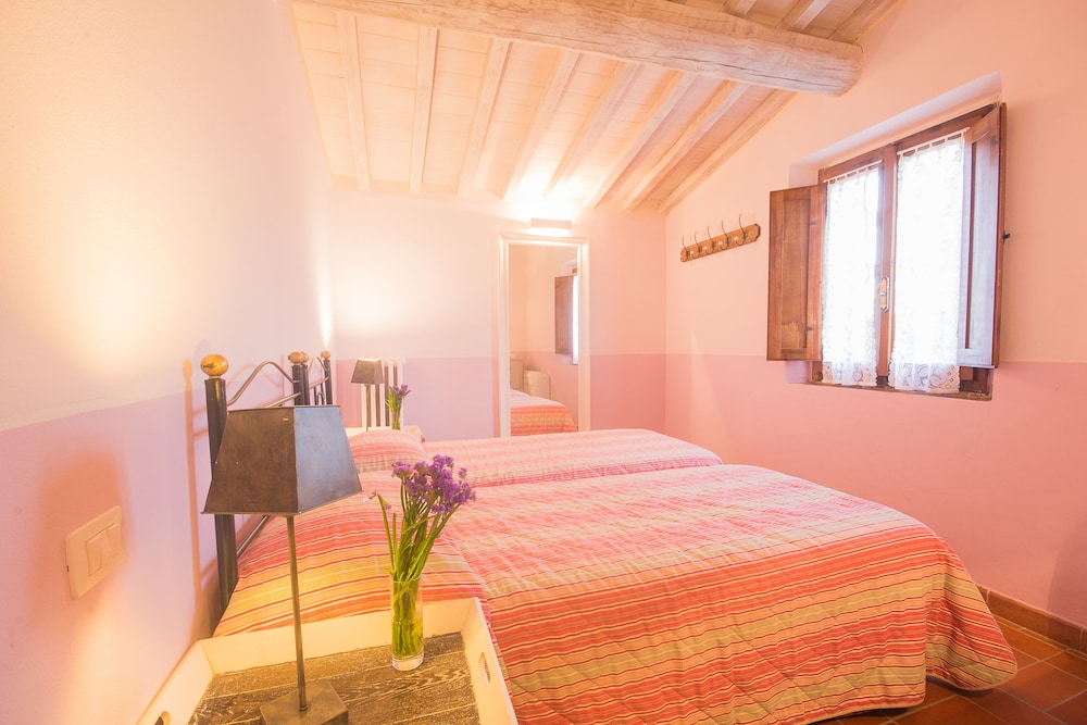 Tenuta Castellare di Tonda — Hotel rooms in Montaione, Tuscany