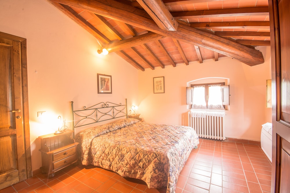 Tenuta Castellare di Tonda — Hotel rooms in Montaione, Tuscany