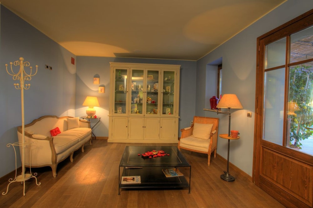 Tenuta Castellare di Tonda — Hotel rooms in Montaione, Tuscany