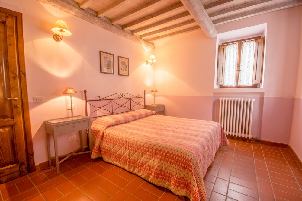 Tenuta Castellare di Tonda — Hotel rooms in Montaione, Tuscany