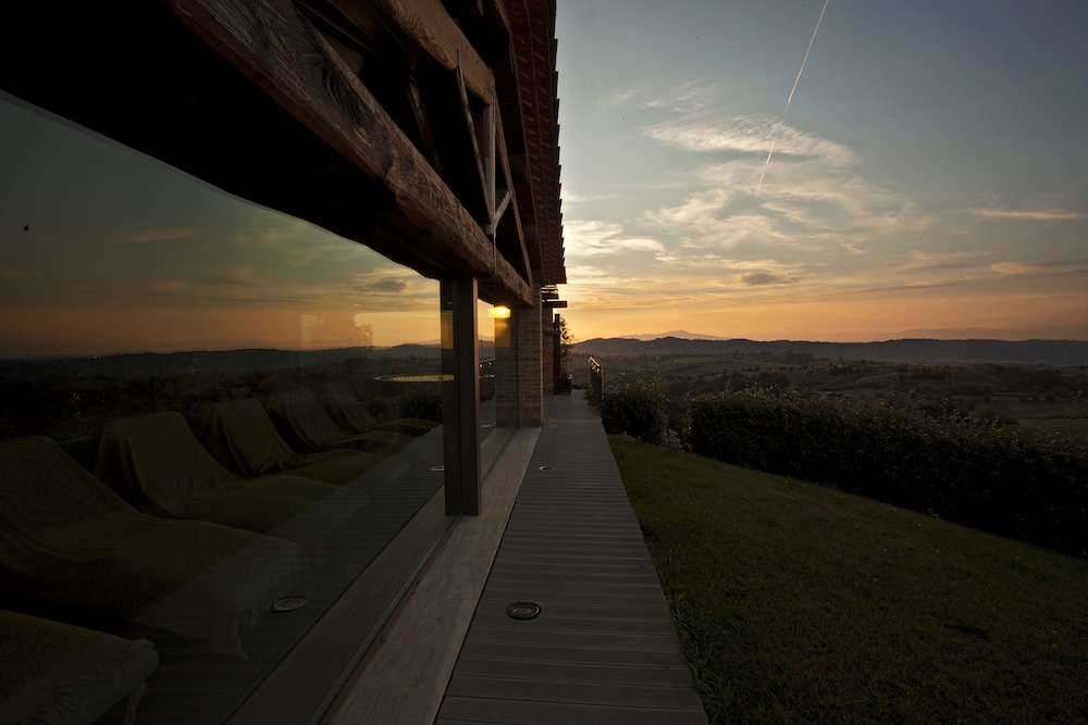 Tenuta Castellare di Tonda — Hotel building in Montaione, Tuscany