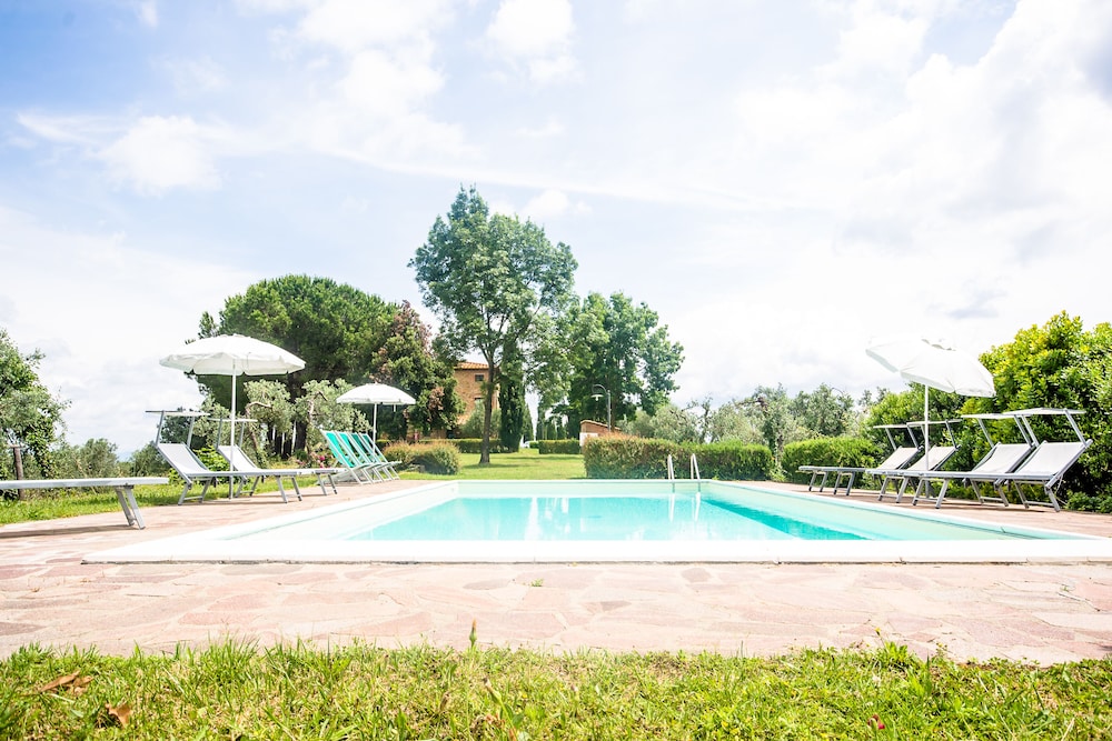 Tenuta Castellare di Tonda — Swimming pool in Montaione, Tuscany