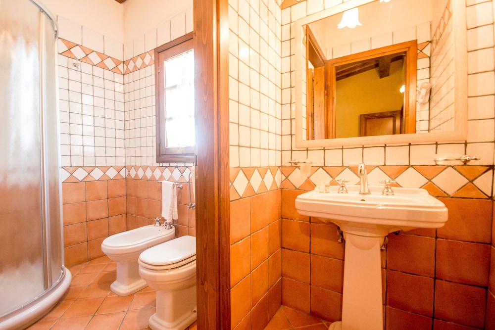 Tenuta Castellare di Tonda — Hotel rooms in Montaione, Tuscany
