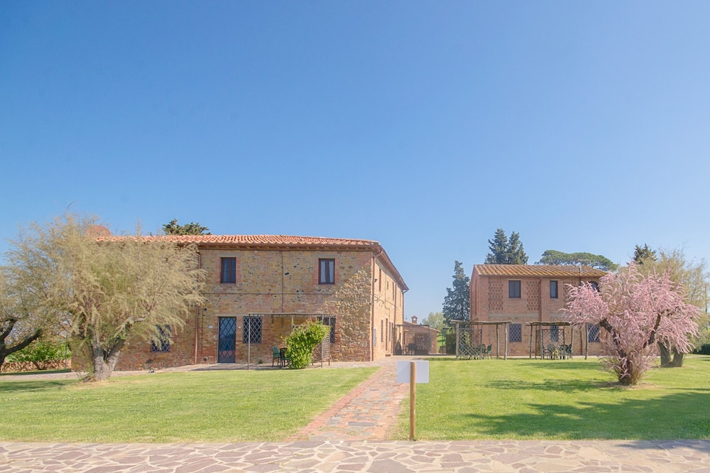Tenuta Castellare di Tonda — Hotel building in Montaione, Tuscany