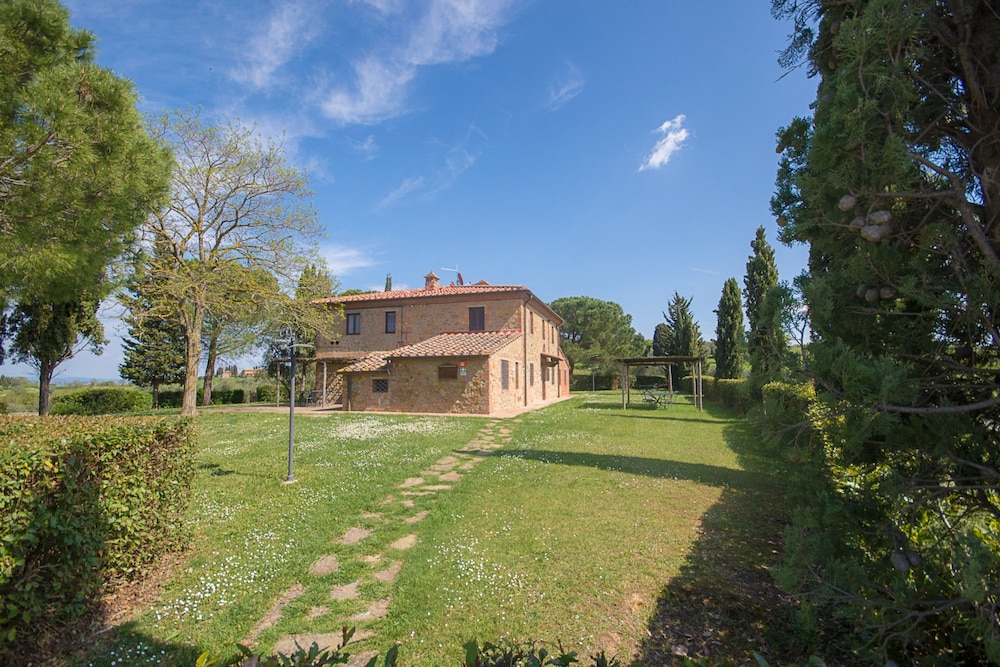 Tenuta Castellare di Tonda — Hotel building in Montaione, Tuscany