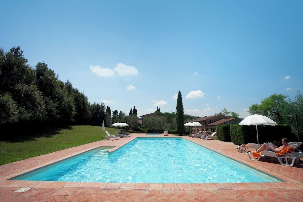 Tenuta Castellare di Tonda — Swimming pool in Montaione, Tuscany