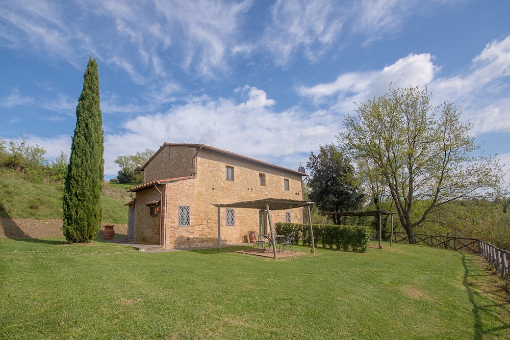 Tenuta Castellare di Tonda — Hotel building in Montaione, Tuscany