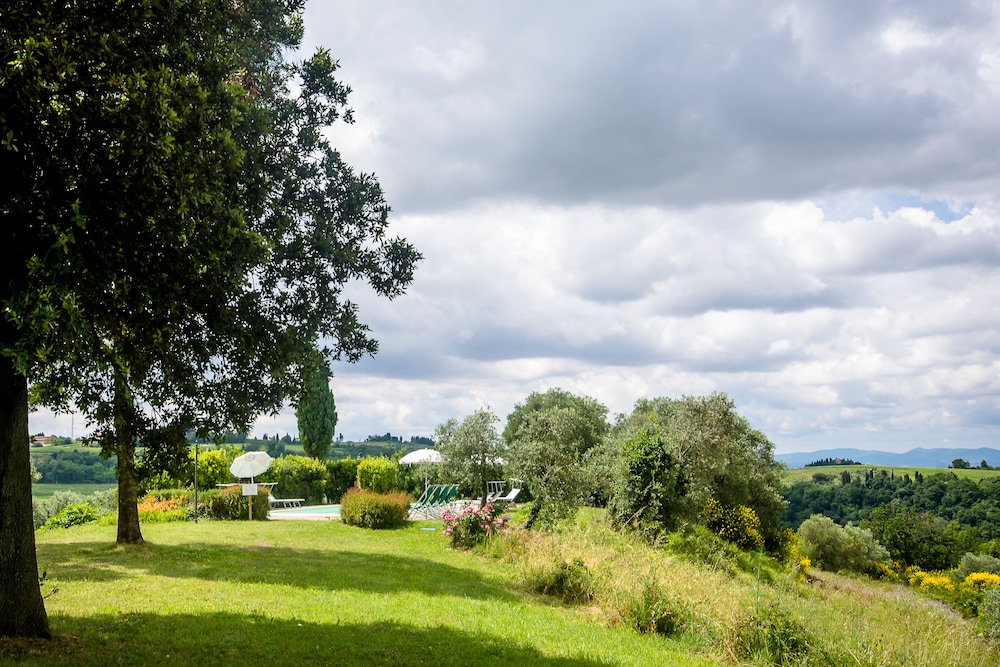 Tenuta Castellare di Tonda — Swimming pool in Montaione, Tuscany