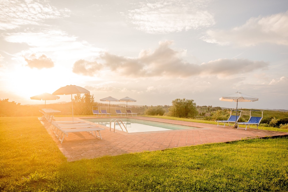 Tenuta Castellare di Tonda — Swimming pool in Montaione, Tuscany