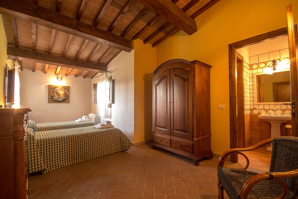 Tenuta Castellare di Tonda — Hotel rooms in Montaione, Tuscany