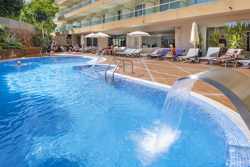 Las Vegas — Swimming pool in Salou, Catalonia