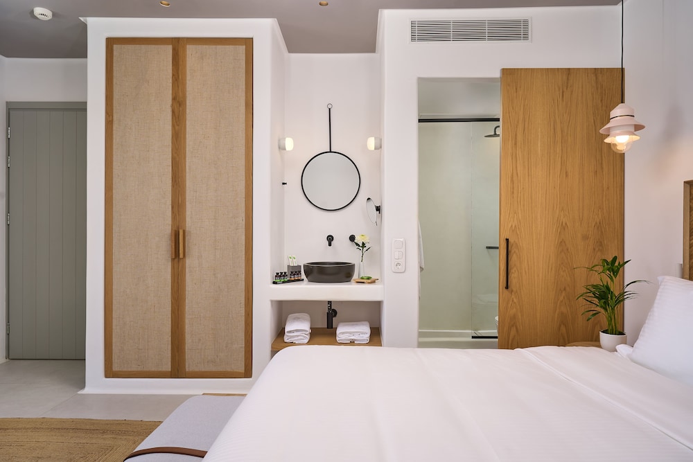 Adorno Beach Hotel & Suites — Hotel rooms in Ornos, South Aegean