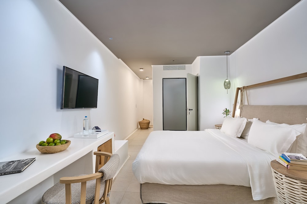 Adorno Beach Hotel & Suites — Hotel rooms in Ornos, South Aegean