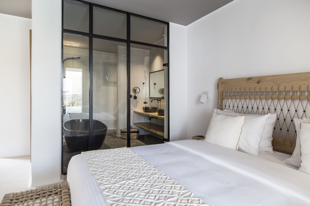 Adorno Beach Hotel & Suites — Hotel rooms in Ornos, South Aegean