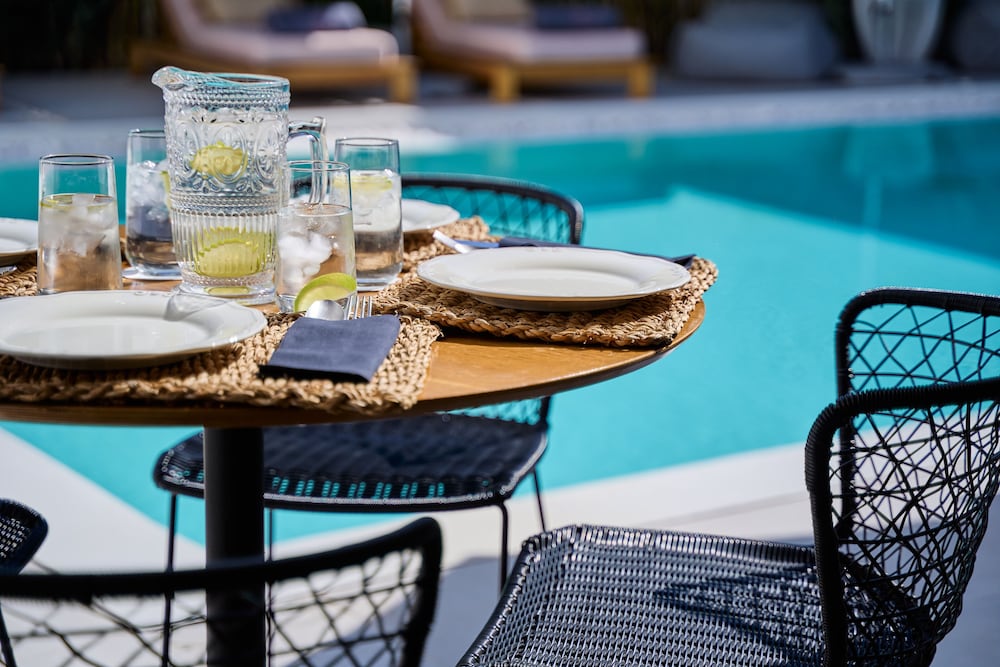 Adorno Beach Hotel & Suites — Swimming pool in Ornos, South Aegean