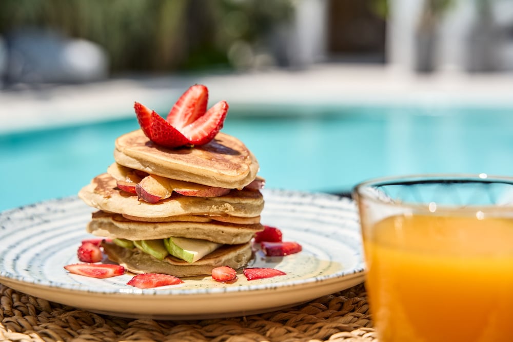Adorno Beach Hotel & Suites — Restaurant & bars in Ornos, South Aegean