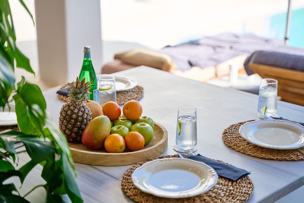 Adorno Beach Hotel & Suites — Restaurant & bars in Ornos, South Aegean