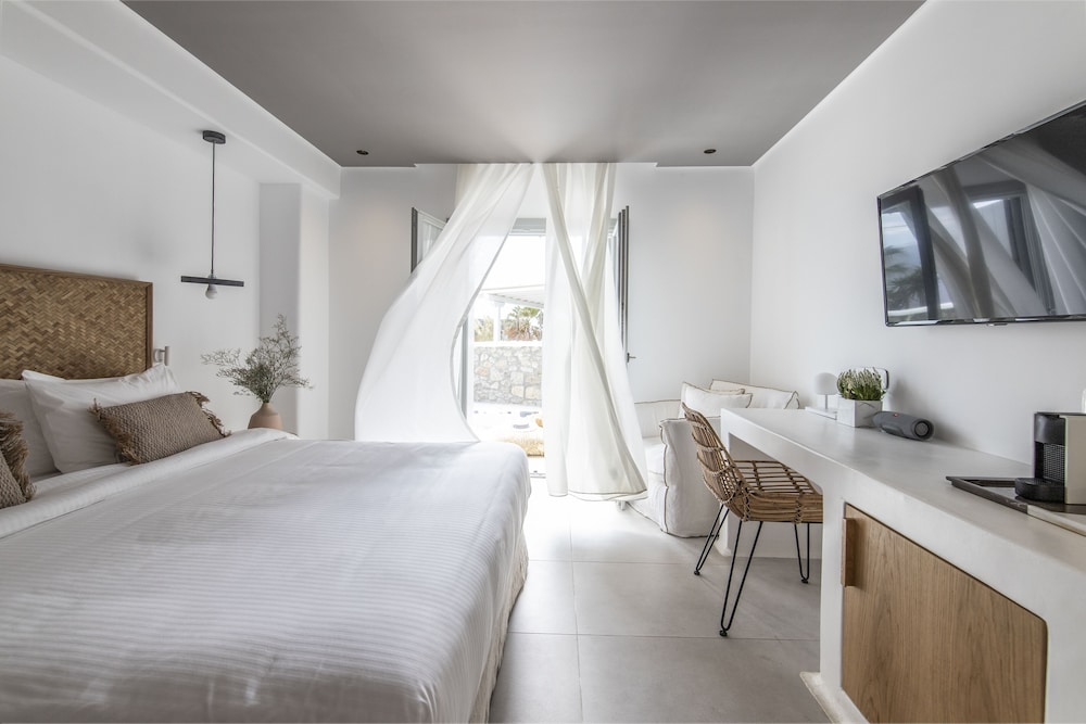 Adorno Beach Hotel & Suites — Hotel rooms in Ornos, South Aegean