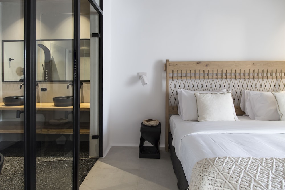 Adorno Beach Hotel & Suites — Hotel rooms in Ornos, South Aegean
