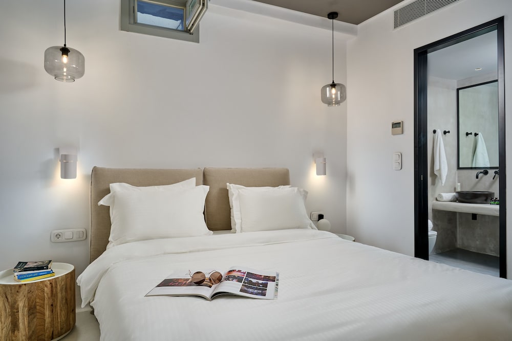Adorno Beach Hotel & Suites — Hotel rooms in Ornos, South Aegean