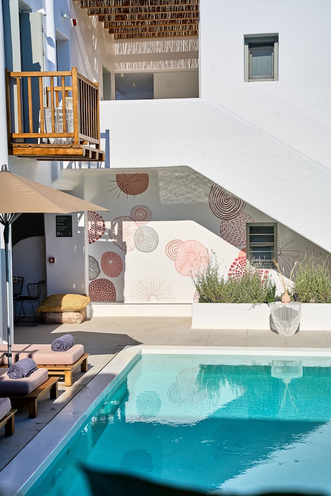 Adorno Beach Hotel & Suites — Swimming pool in Ornos, South Aegean