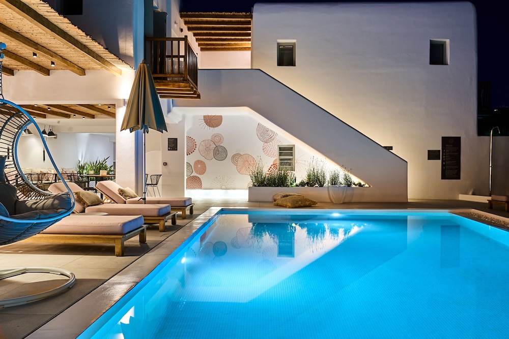 Adorno Beach Hotel & Suites — Swimming pool in Ornos, South Aegean