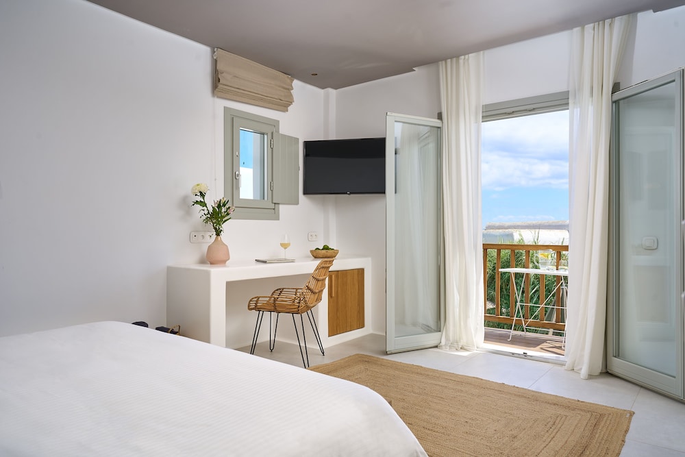 Adorno Beach Hotel & Suites — Hotel rooms in Ornos, South Aegean