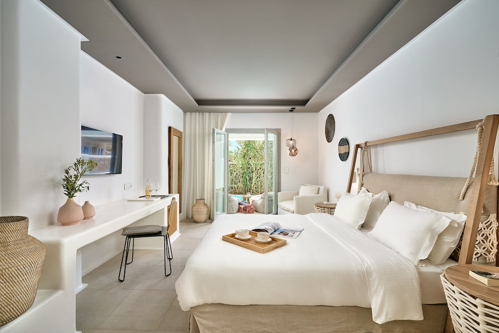 Adorno Beach Hotel & Suites — Hotel rooms in Ornos, South Aegean