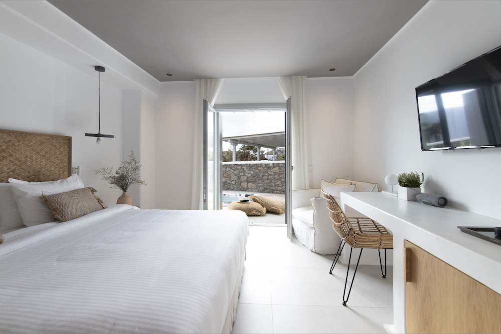 Adorno Beach Hotel & Suites — Hotel rooms in Ornos, South Aegean