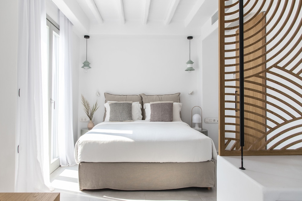 Adorno Beach Hotel & Suites — Hotel rooms in Ornos, South Aegean