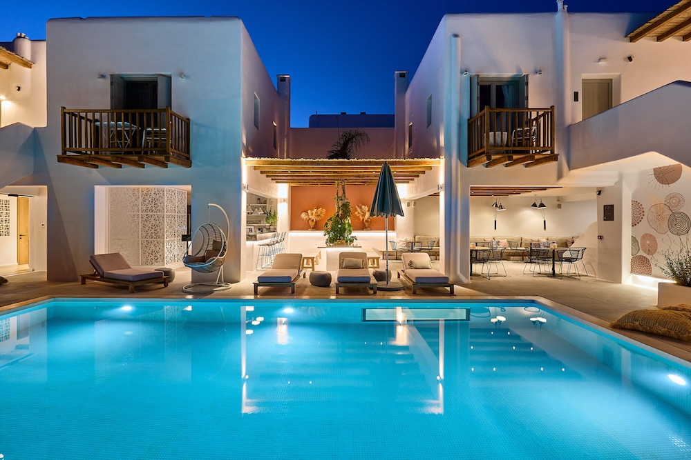 Adorno Beach Hotel & Suites — Swimming pool in Ornos, South Aegean