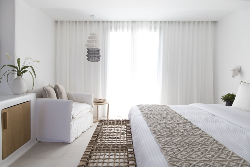 Adorno Beach Hotel & Suites — Hotel rooms in Ornos, South Aegean
