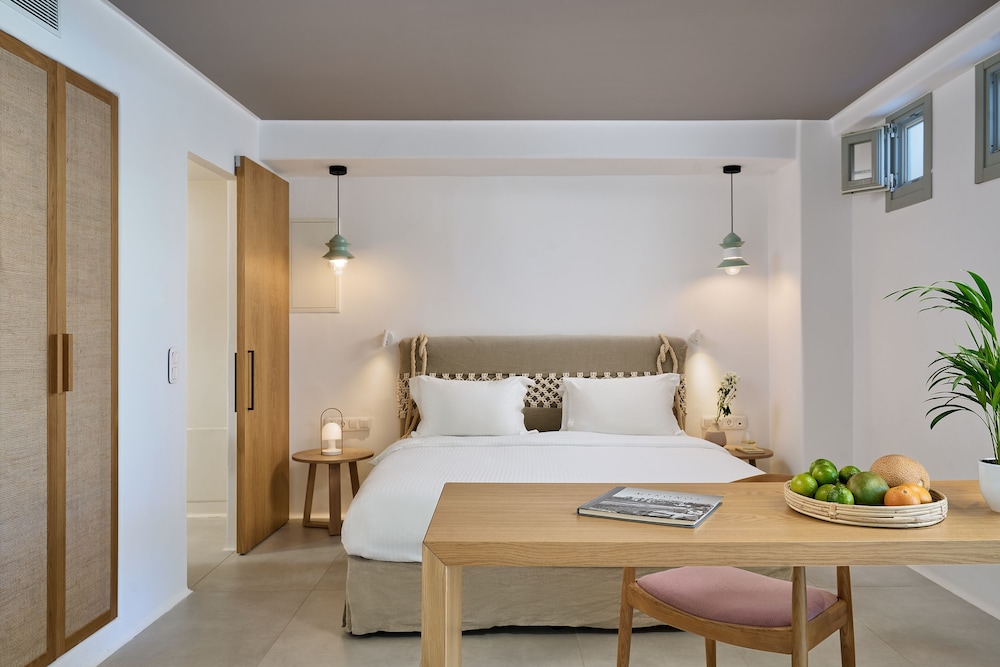 Adorno Beach Hotel & Suites — Hotel rooms in Ornos, South Aegean
