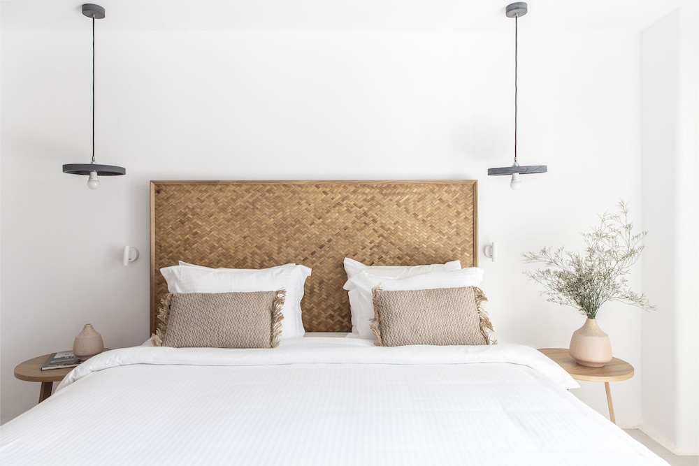 Adorno Beach Hotel & Suites — Hotel rooms in Ornos, South Aegean