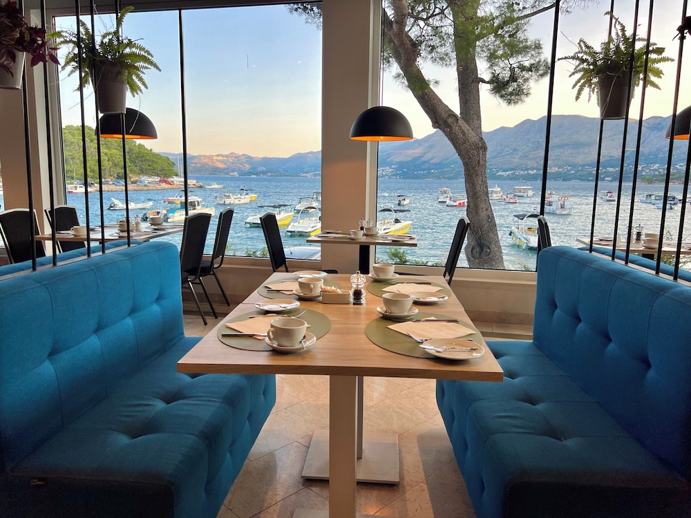 Hotel Cavtat — Restaurant & bars in Konavle, Dubrovnik-Neretva