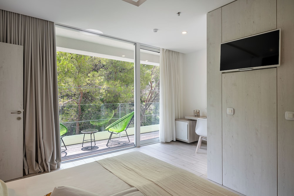 Hotel Cavtat — Hotel rooms in Konavle, Dubrovnik-Neretva