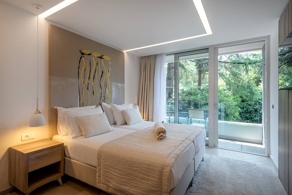 Hotel Cavtat — Hotel rooms in Konavle, Dubrovnik-Neretva
