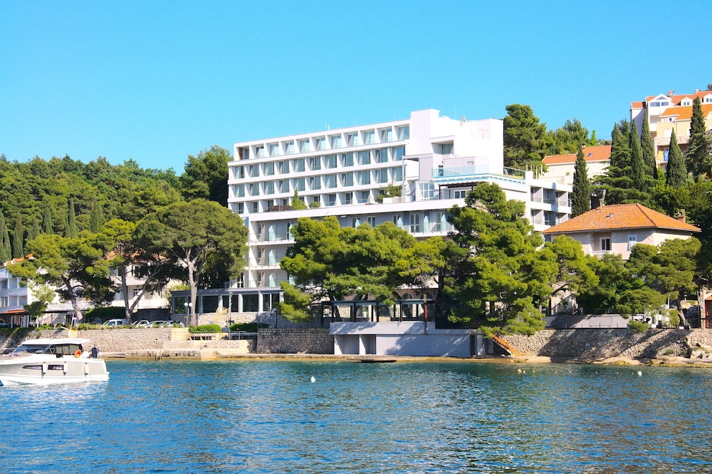 Hotel Cavtat — Hotel building in Konavle, Dubrovnik-Neretva