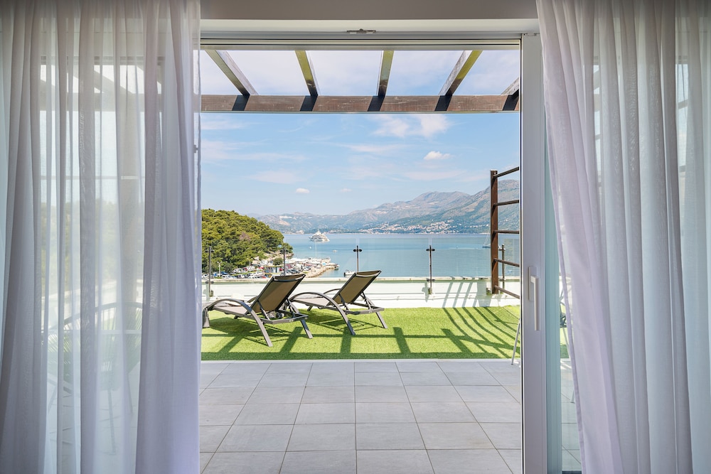 Hotel Cavtat — Hotel rooms in Konavle, Dubrovnik-Neretva