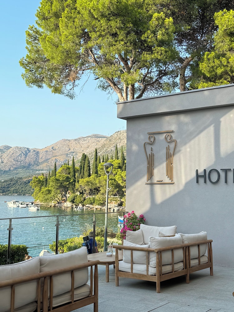 Hotel Cavtat — Hotel building in Konavle, Dubrovnik-Neretva