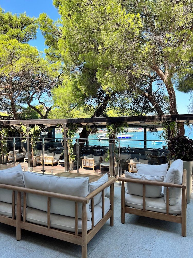 Hotel Cavtat — Restaurant & bars in Konavle, Dubrovnik-Neretva